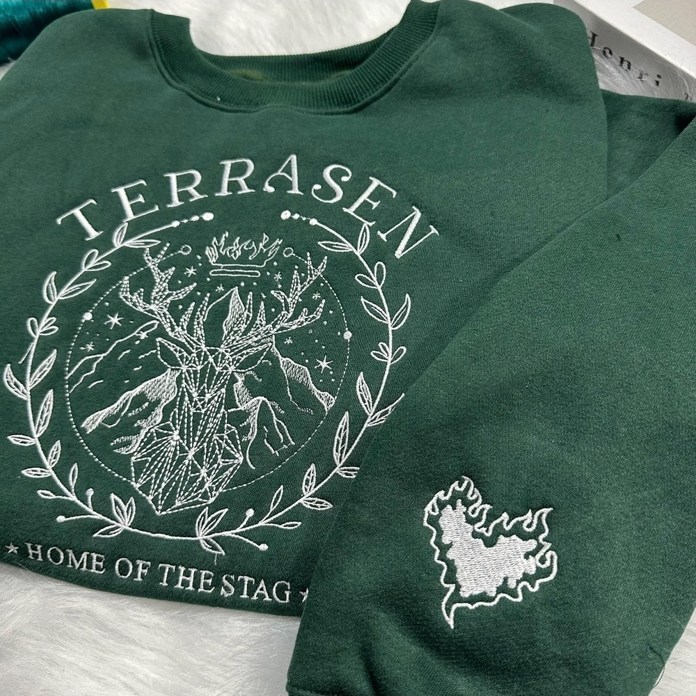 Gildan Green Sweatshirt with White Graphic